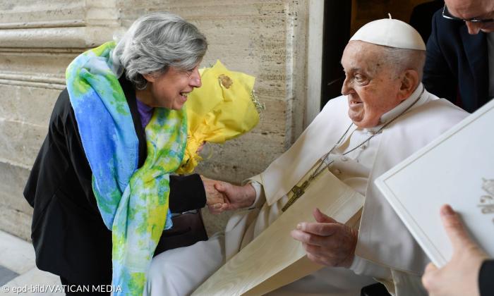 Ein Jahr nach dem Tod von Papst Franziskus: Stille, Erinnerungen und neue Hoffnung in Rom
